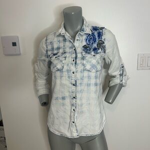 Gorgeous Bershka White Button-Down with Blue floral Embroidery❤️M